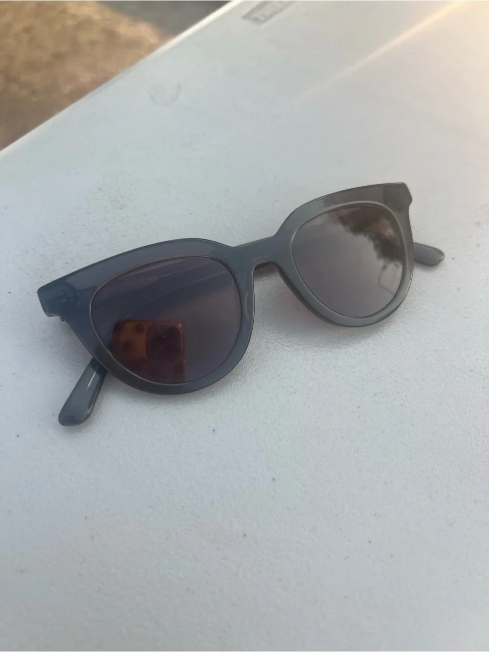 Madewell Adrian Classic Round Cat-Eye Sunglasses